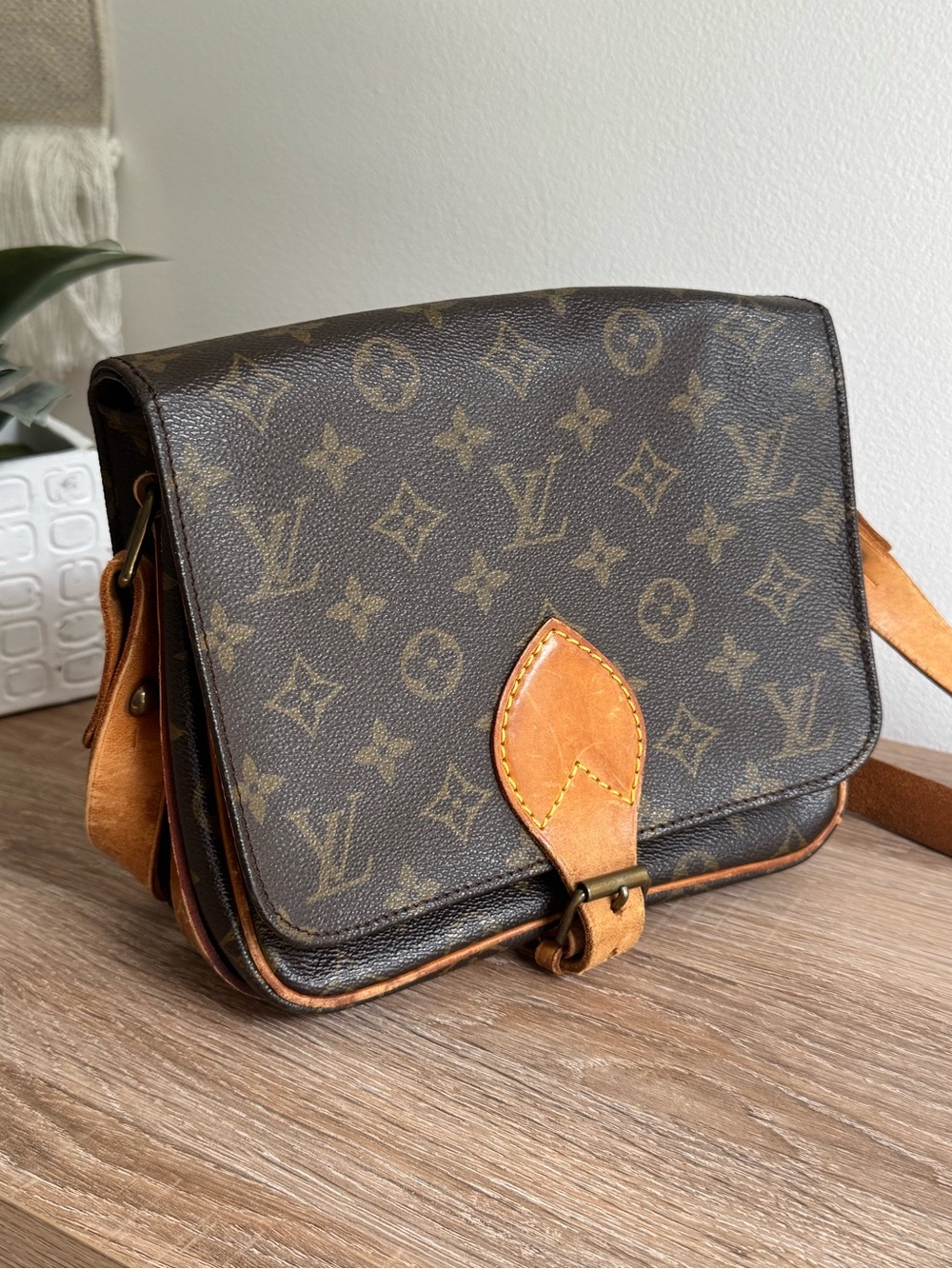 ✅AUTH✅LOUIS VUITTON CARTOUCHIERE MM CROSSBODY BAG - Picture 7 of 14